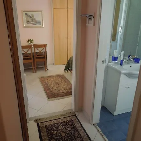 Regina Suite Pensión Nápoles